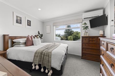 Photo of property in 4a Clerke Place, Marfell, New Plymouth, 4310