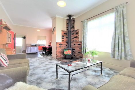 Photo of property in 3 Alexandra Street, Dannevirke, 4930