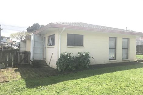 Photo of property in 2/12 Gifford Road, Papatoetoe, Auckland, 2025