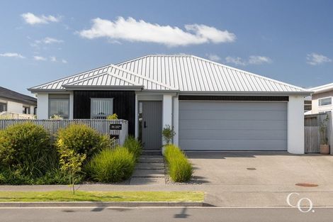 Photo of property in 35 Awatira Drive, Papamoa Beach, Papamoa, 3118