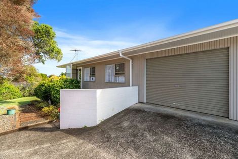 Photo of property in 2/4212a Great North Road, Glendene, Auckland, 0602