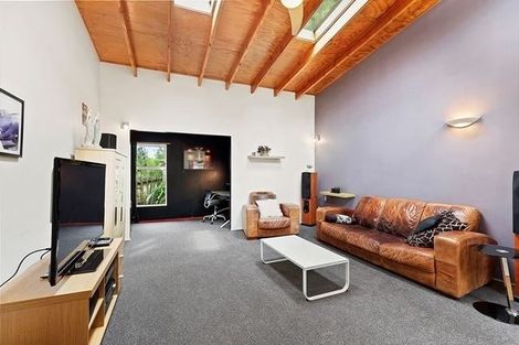 Photo of property in 8a Cullen Place, Tawa, Wellington, 5028