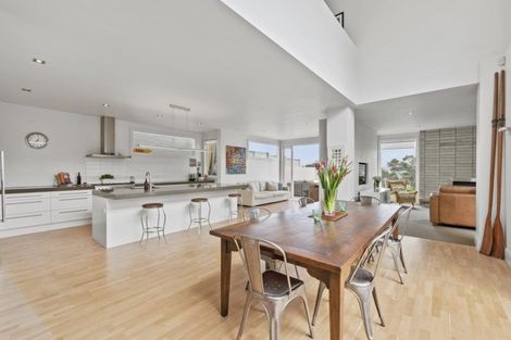 Photo of property in 48 Queen Street, Northcote Point, Auckland, 0627