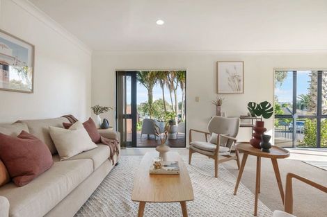 Photo of property in 1/14 Ponderosa Drive, Oteha, Auckland, 0632