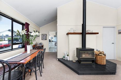 Photo of property in 30a Enfield Road, Hospital Hill, Napier, 4110