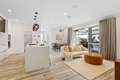 Photo of property in 9 Walter Ruddock Avenue, Kumeu, 0810