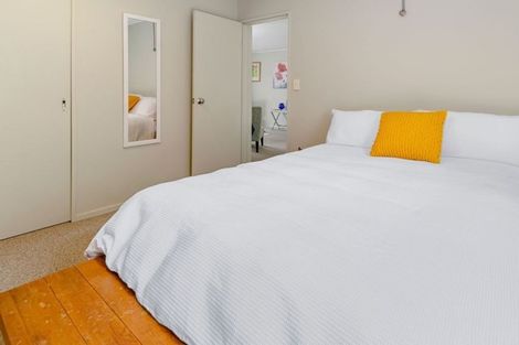 Photo of property in 2b/20 Ian Marwick Place, Birkenhead, Auckland, 0626