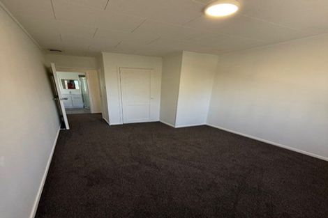 Photo of property in 8 Landow Place, Henderson, Auckland, 0612