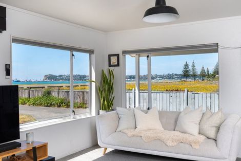 Photo of property in 2/64 The Esplanade, Westshore, Napier, 4110