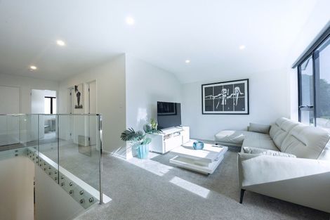 Photo of property in 18c Edgware Road, West Harbour, Auckland, 0618