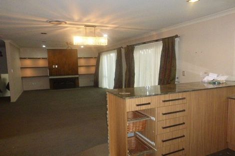 Photo of property in 69 San Marino Drive West, Henderson, Auckland, 0612