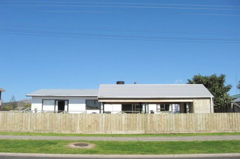 Photo of property in 16 Bryce Street, Whitianga, 3510