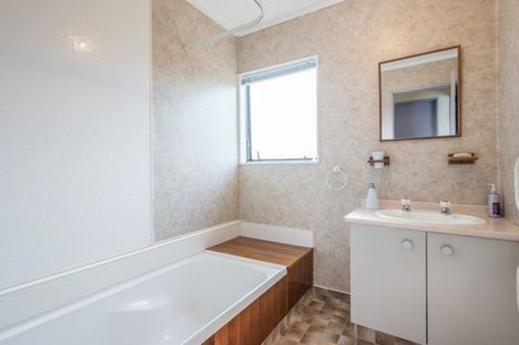 Photo of property in 8 Dennis Taylor Court, Paraparaumu, 5032