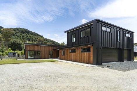 Photo of property in 43 Peregrine Falcon Road, Mount Creighton, Queenstown, 9371