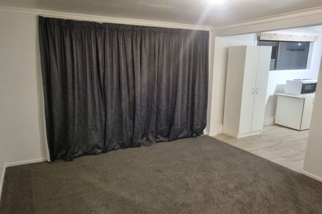 Photo of property in 102 Saddleback Rise, Murrays Bay, Auckland, 0630