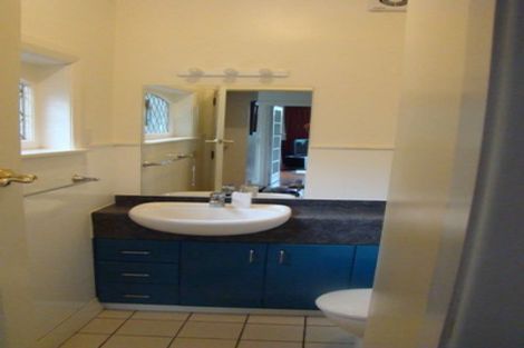 Photo of property in 28 Saint Michaels Crescent, Kelburn, Wellington, 6012