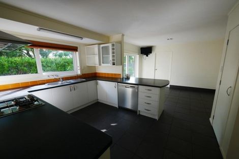 Photo of property in 14 Donzella Place, Conifer Grove, Takanini, 2112