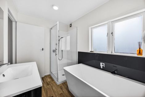 Photo of property in 36 Pine Avenue, Henderson, Auckland, 0612