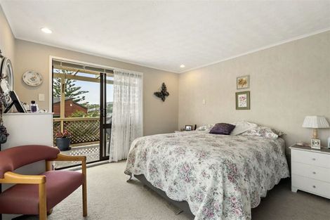 Photo of property in 1/10 Kiteroa Terrace, Rothesay Bay, Auckland, 0630