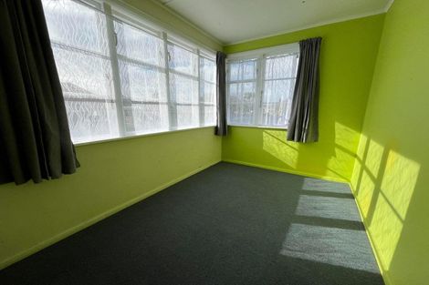 Photo of property in 18 Goldsmith Crescent, Levin, 5510