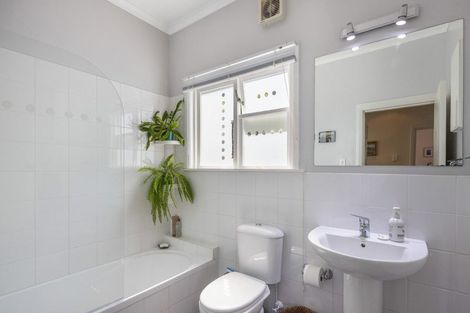 Photo of property in 47 Melbourne Road, Island Bay, Wellington, 6023