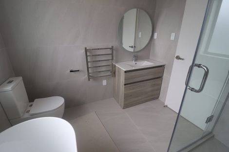 Photo of property in 18b Edgware Road, West Harbour, Auckland, 0618