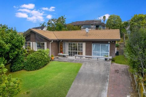 Photo of property in 84 Unsworth Drive, Unsworth Heights, Auckland, 0632