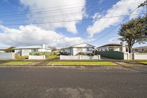Photo of property in 15 Murray Avenue, Hawera, 4610