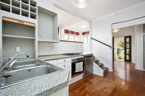 Photo of property in 393 Devonport Road, Tauranga South, Tauranga, 3112