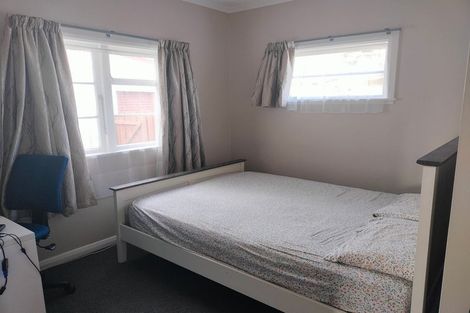 Photo of property in 11 Miles Crescent, Newlands, Wellington, 6037