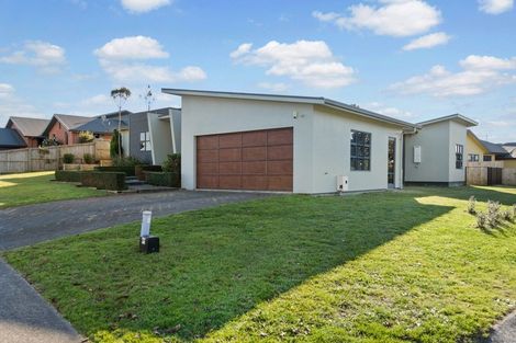 Photo of property in 54 Cairns Crescent, Rototuna, Hamilton, 3210