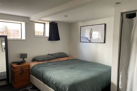 Photo of property in 280 Queens Drive, Lyall Bay, Wellington, 6022