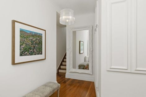 Photo of property in 53 Palliser Road, Roseneath, Wellington, 6011