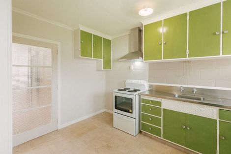 Photo of property in 3 Oakley Street, Palmerston North, 4410