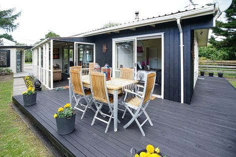 Photo of property in 32 Te Moana Road, Waikanae Beach, Waikanae, 5036