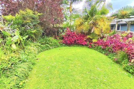 Photo of property in 29 Staincross Street, Green Bay, Auckland, 0604