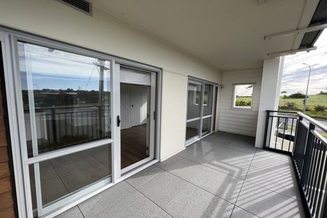 Photo of property in 13c/71 Spencer Road, Oteha, Auckland, 0632