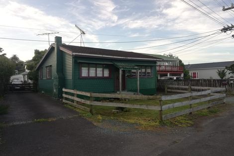 Photo of property in 1/16 Sulphur Beach Road, Northcote Point, Auckland, 0627