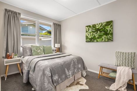 Photo of property in 11 Cara Crescent, Paparangi, Wellington, 6037