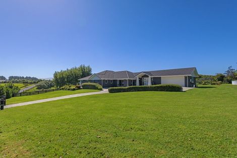 Photo of property in 2 Tutakarae Road, Kelvin Grove, Palmerston North, 4470