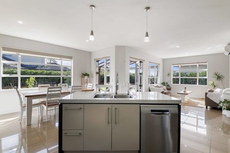 Photo of property in 4 Laurel Oak Drive, Schnapper Rock, Auckland, 0632