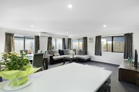 Photo of property in 100 Farmer Crescent, Taita, Lower Hutt, 5011