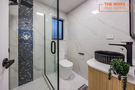 Photo of property in 32c Grande Vue Road, Hillpark, Auckland, 2102