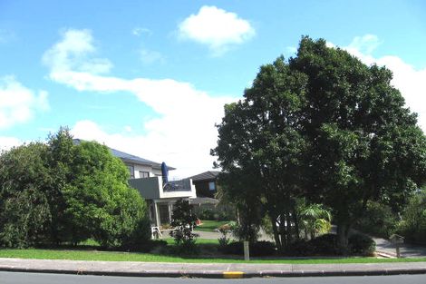 Photo of property in 1/884 Beach Road, Waiake, Auckland, 0630