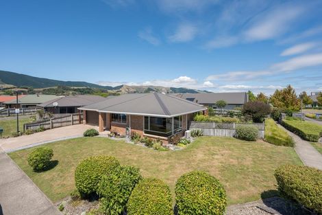 Photo of property in 2 Baxter Place, Stoke, Nelson, 7011