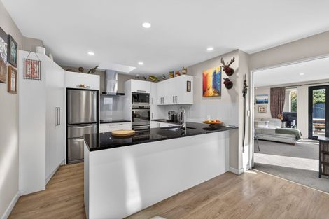 Photo of property in 79 Holly Road, St Albans, Christchurch, 8014