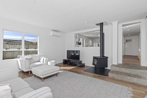 Photo of property in 3 Crispe Road, Clarks Beach, 2122