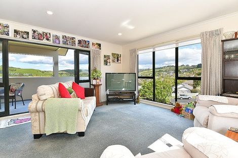 Photo of property in 16 Te Kauri Place, Helensville, 0800