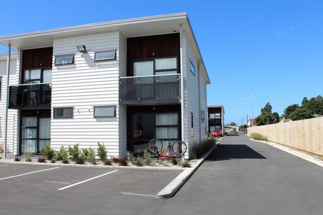 Photo of property in 1/69 Mckenzie Road, Mangere Bridge, Auckland, 2022