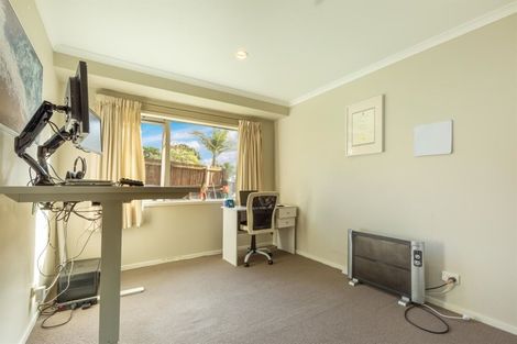 Photo of property in 16 Mcwhirters Farm Lane, Massey, Auckland, 0614